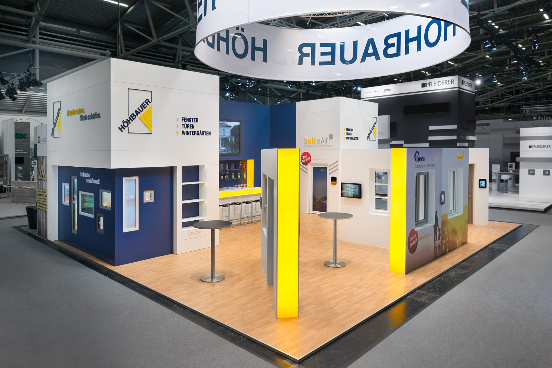 Messestand f&uuml;r die H&ouml;hbauer GmbH von der M&uuml;nchener Designagentur das formt.