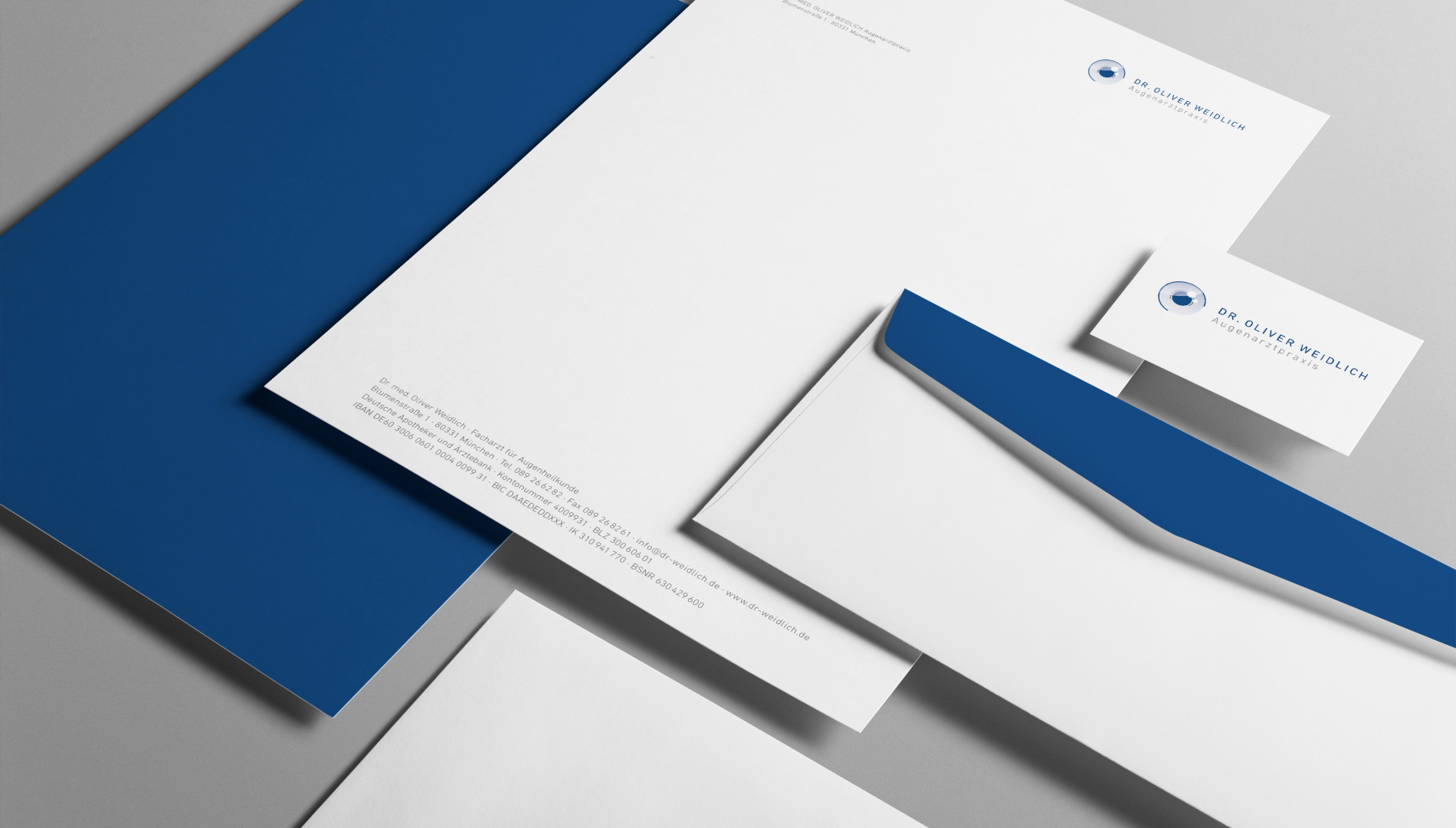 Corporate Design mit Geschäftsausstattung für die Augenarztpraxis Dr. Oliver Weidlich von der Designagentur das formt aus München