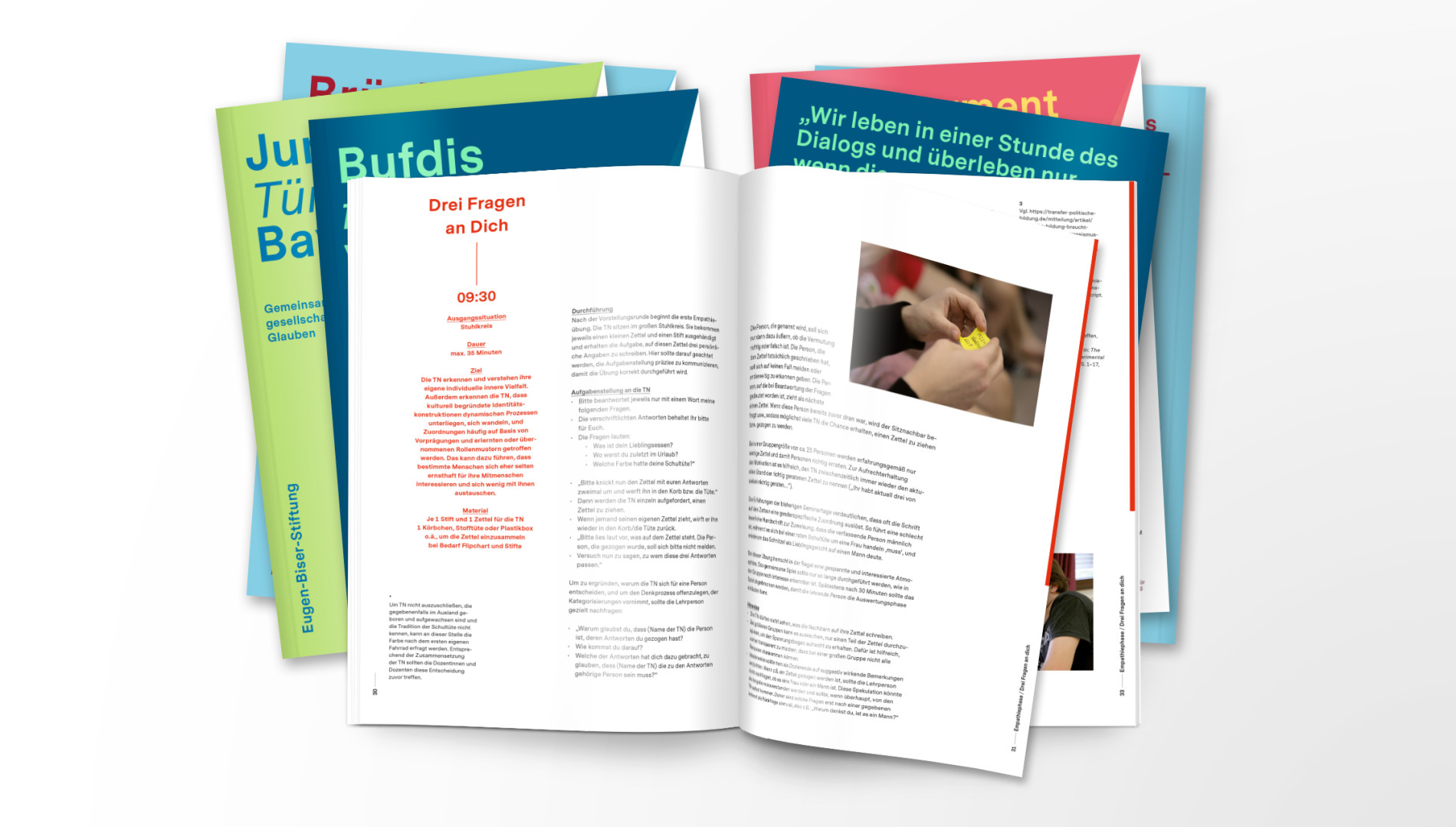 Buchreihe mit Printdesign der Designagentur das formt aus München