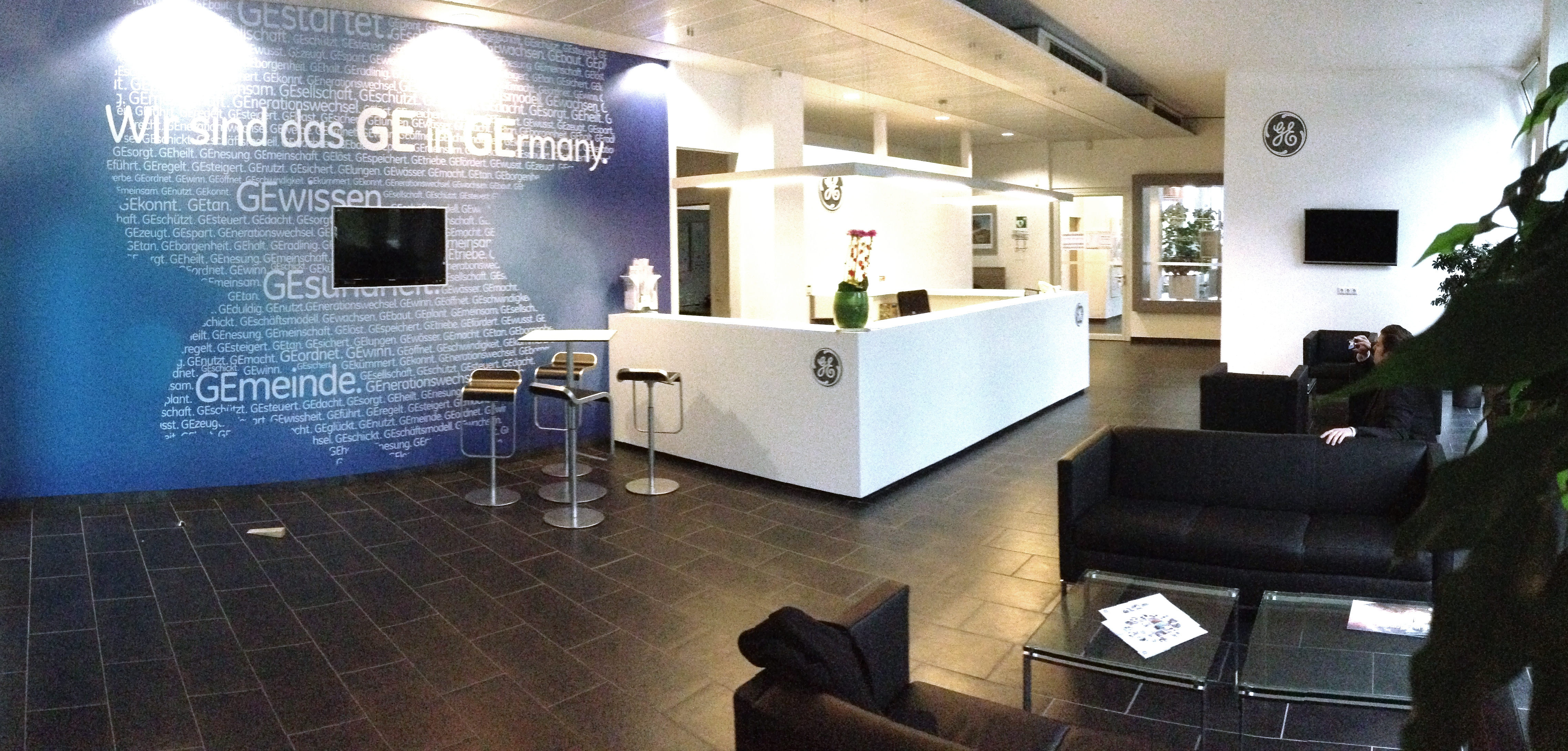Foyer von GE Healthcare in München - Corporate Architecture und Branddesign der Agentur das formt in München