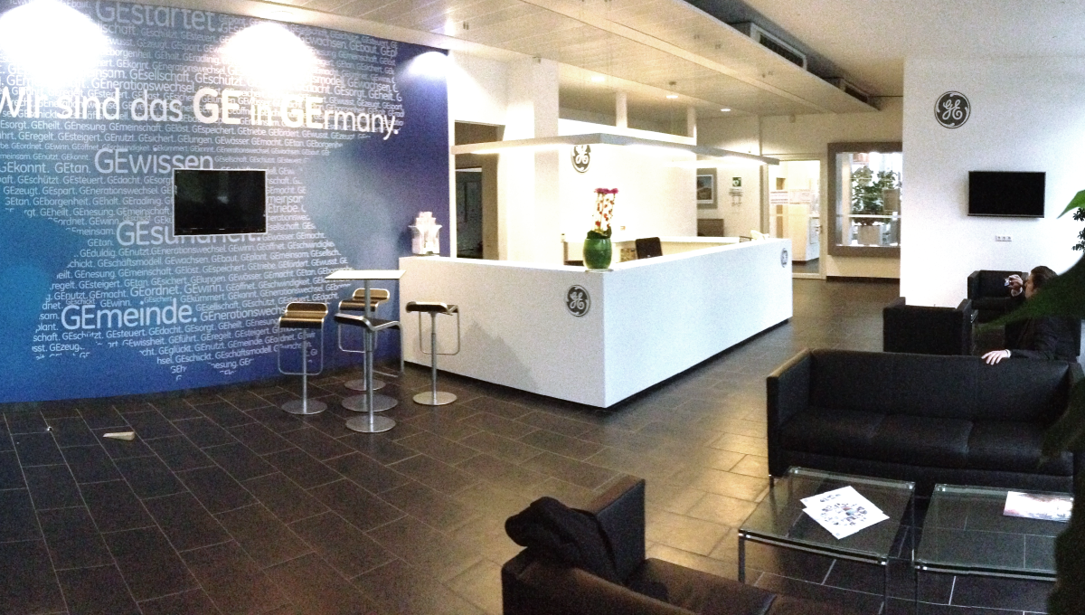 Foyer von GE Healthcare in München - Corporate Architecture und Branddesign der Agentur das formt in München