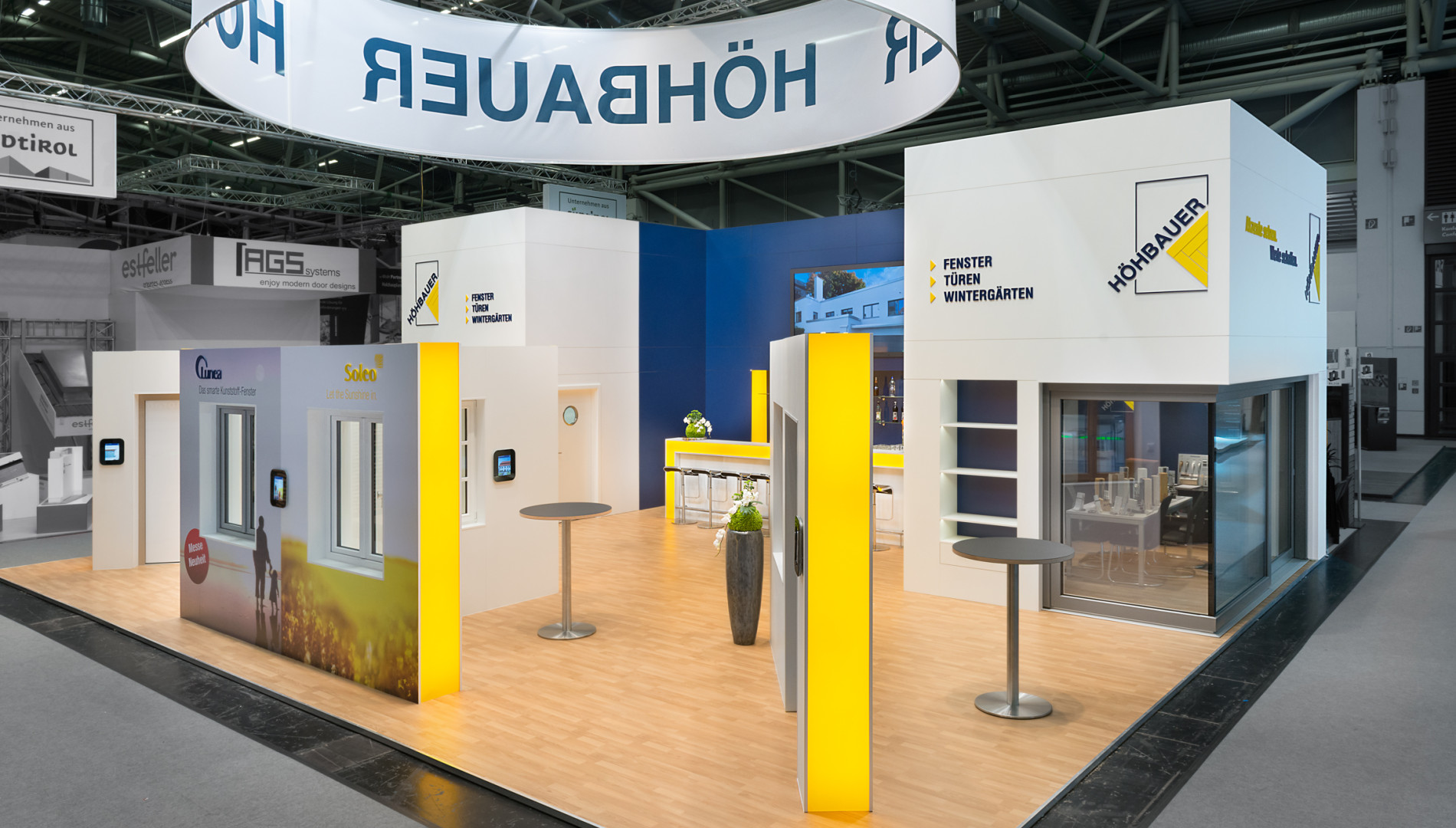 Messedesign mit Multimediainstallation und Mobiler Applikation für die Höhbauer GmbH von der Designagentur das formt aus München