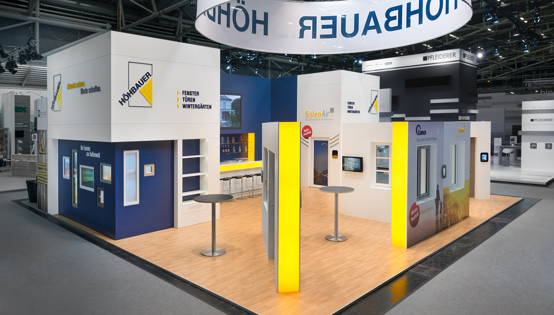 Messedesign mit Multimediainstallation und Mobiler Applikation für die Höhbauer GmbH von der Designagentur das formt aus München