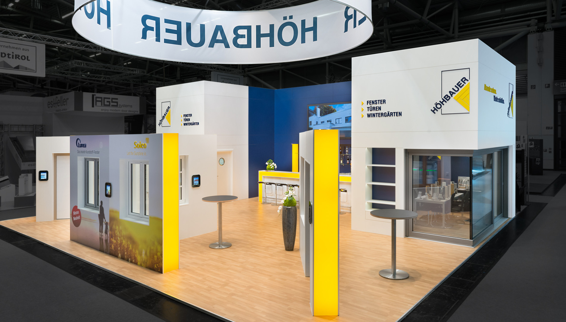 Messedesign mit Multimediainstallation und Mobiler Applikation für die Höhbauer GmbH von der Designagentur das formt aus München