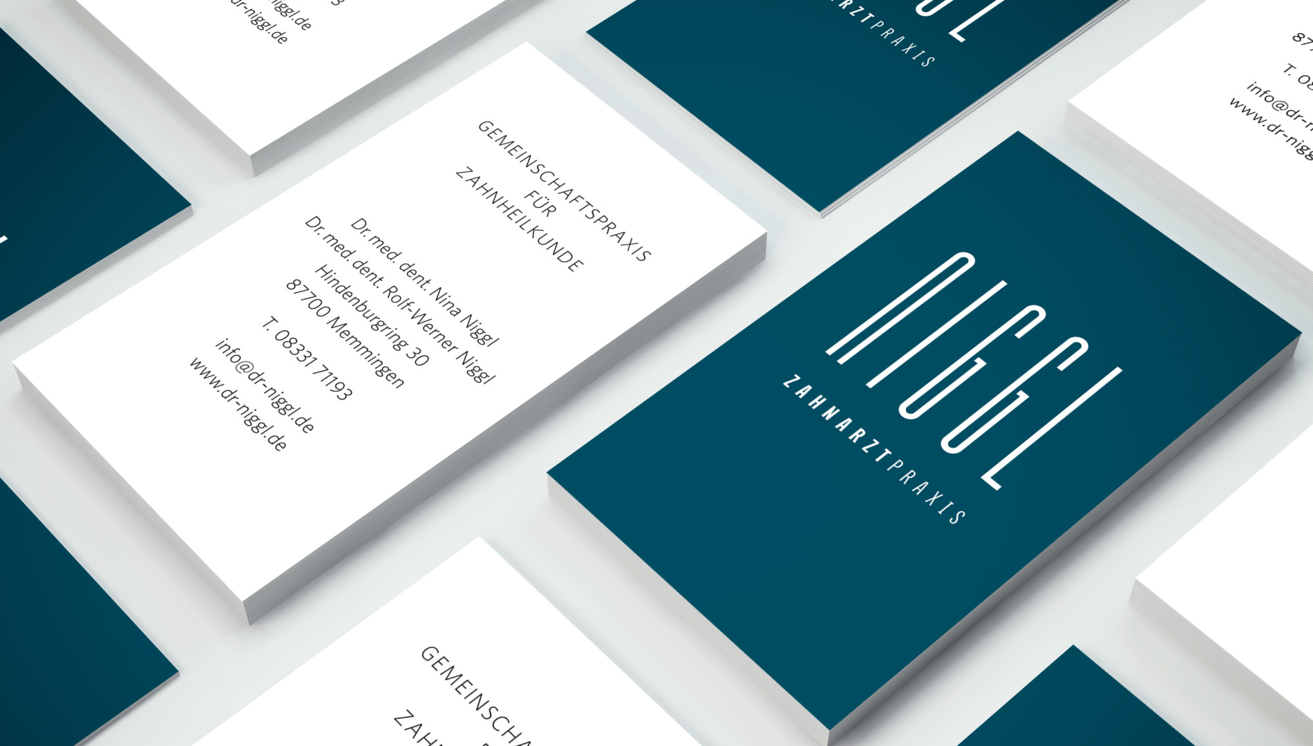 Corporate Design mit Geschäftsausstattung für die Zahnarztpraxis Niggl aus Memmingen von der Designagentur das formt aus München